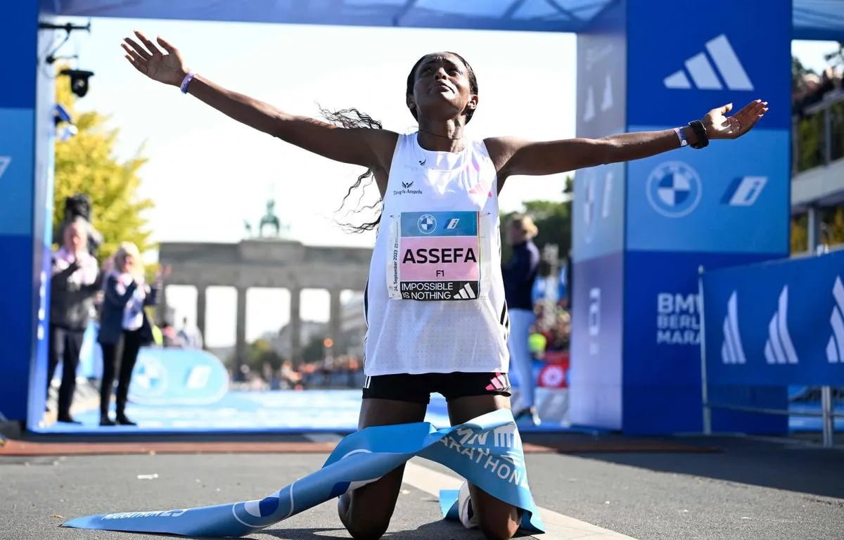 Marathon Berlin 2023 : Nouveau record du monde pour Assefa TIGST ! Victoire de Eliud KIPCHOGE